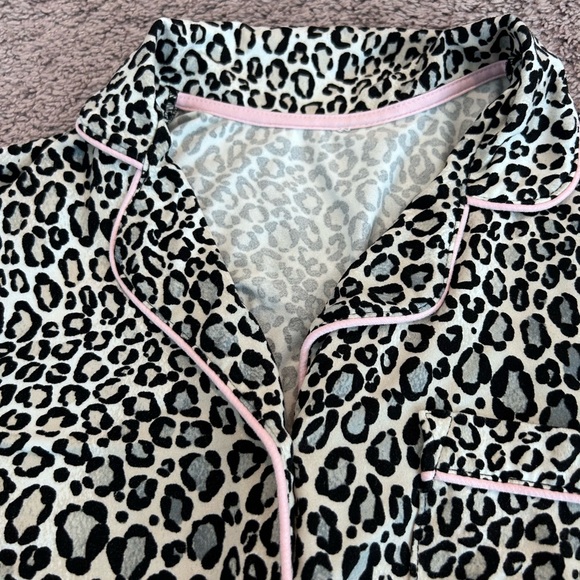 Joyspun Animal Print Women’s PJ Set w Pockets

Size M - Picture 3 of 13